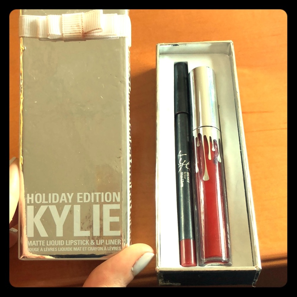 Kylie Holiday Lipstick and Liner Merry